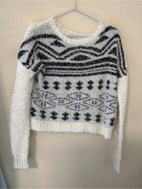 Vintage Mudd White Fuzzy Crew Sweater with Black Geometric Pattern